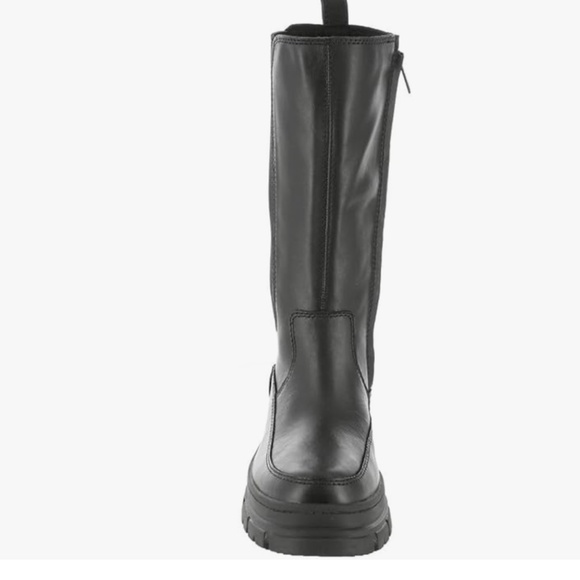 NEW IN BOX! UGG Ashton High Chelsea Boot - Picture 3 of 16